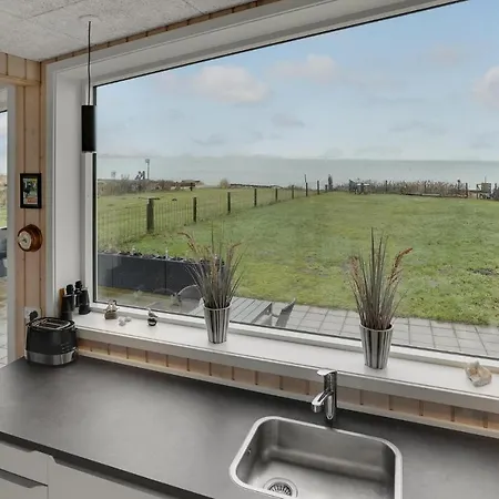 Дом отдыха Gorgeous In With House Sea View *
